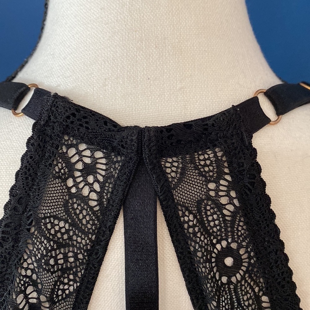 Women’s Black Lace Victoria’s Secret Very Sexy Push Up Racer Back Bra Size 32DD - Picture 8 of 11